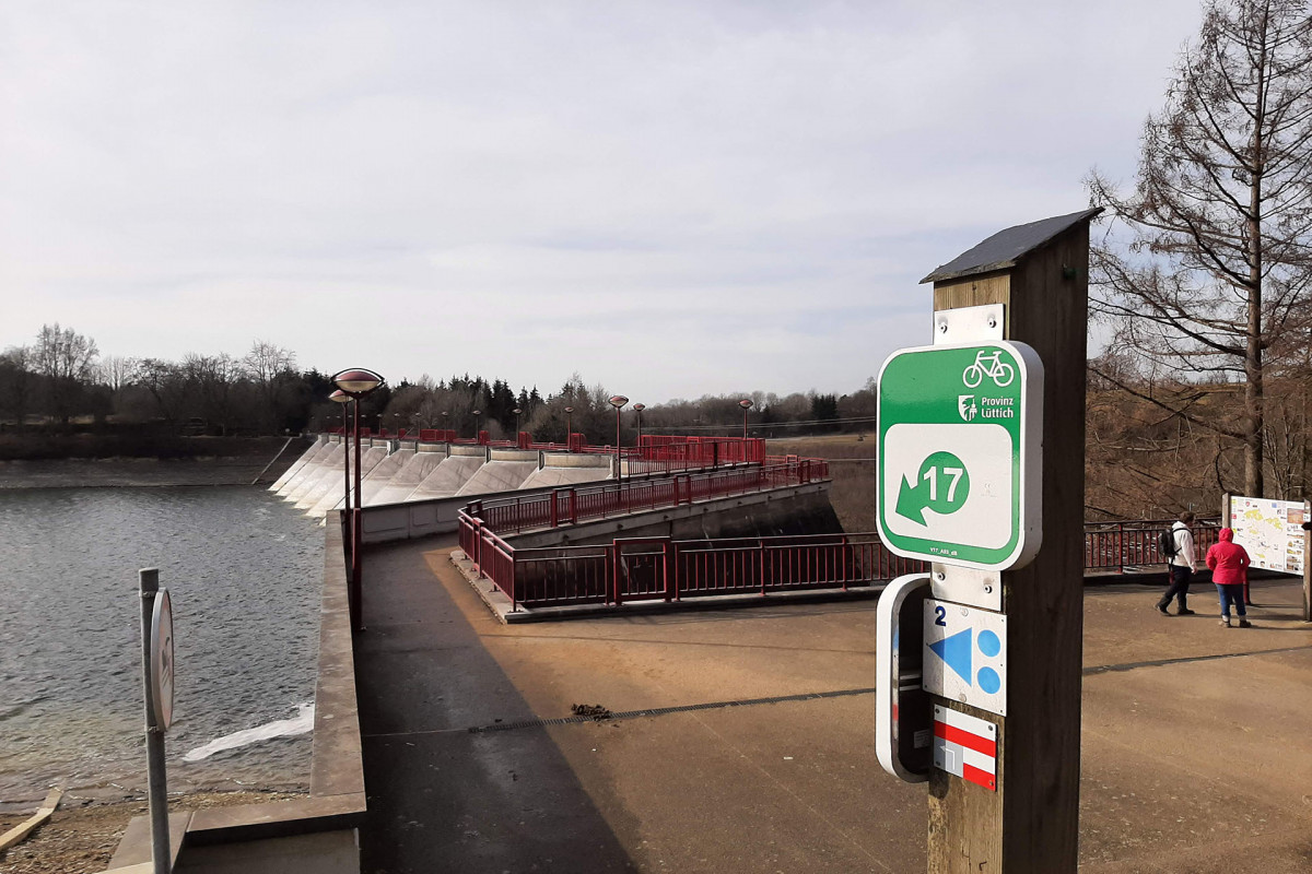 Cycling and hiking tours - Destination: Bütgenbach lake - Lake dam
