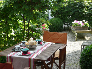 The street Lodge