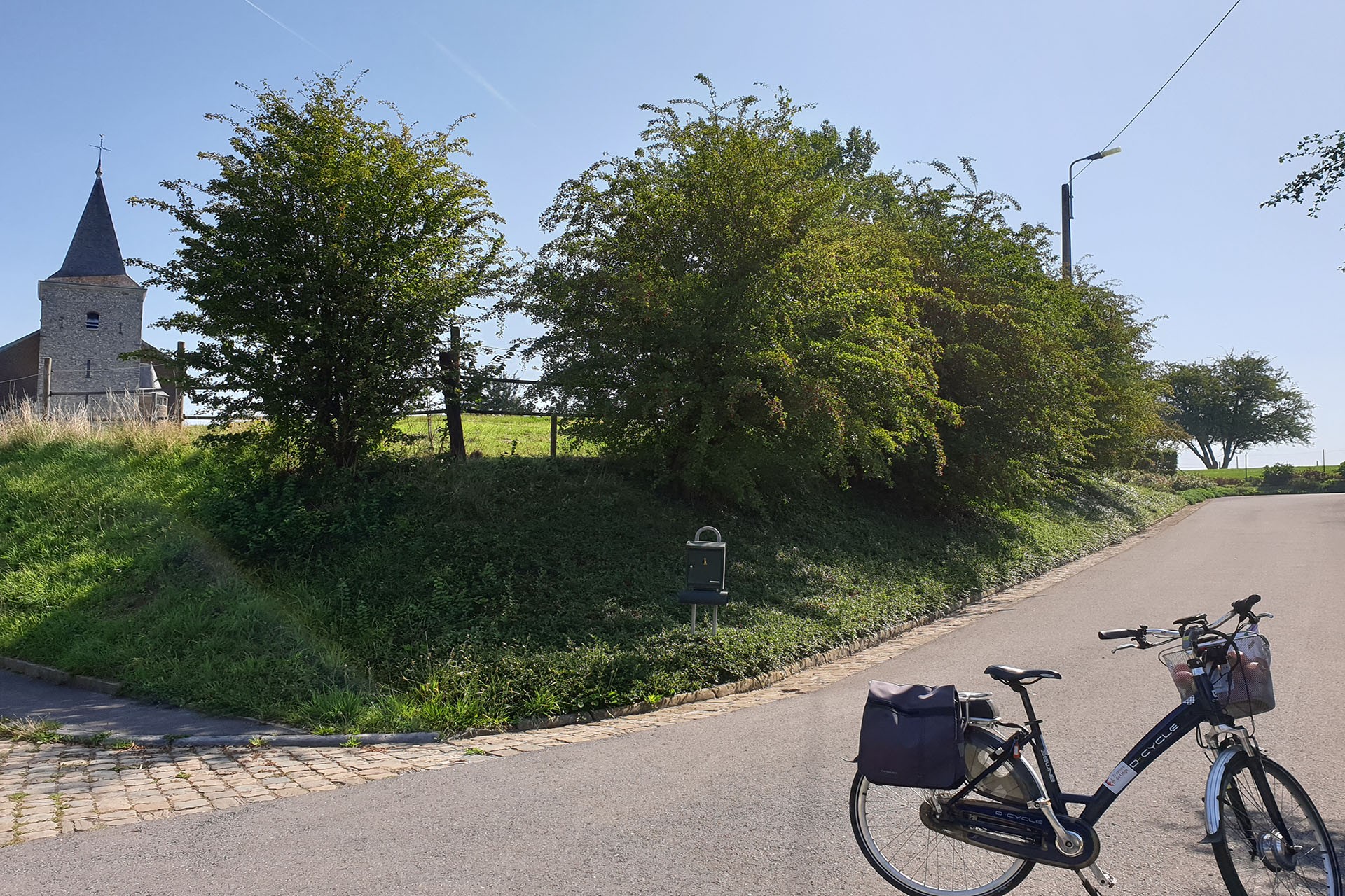 Cycling and hiking tours - Fexhe-Remicourt - Lamine - Roman tower - Saint-Hadelin Church