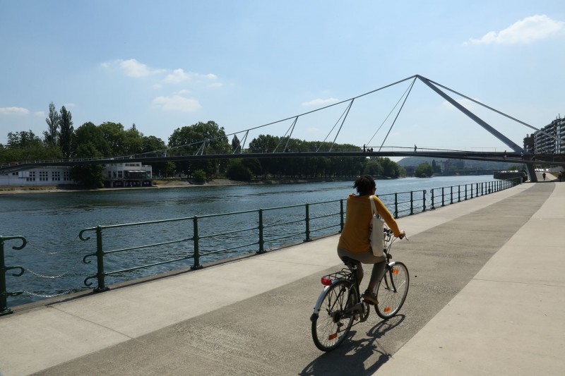 Punt A naar punt B - Op verkenning in het stadscentrum - Luik - RAVeL - Voetgangersbrug La Belle Liégeoise