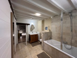 Meublé Tourisme_Les Pierres Bleues_Salle de bain_01-2026WEB